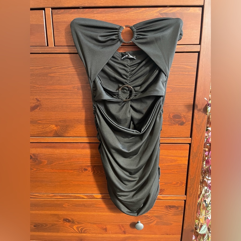 Strapless body on cutout party dress